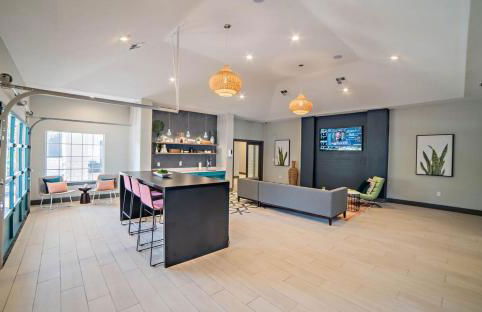 Spacious 2BR King Suites w Pool, Gym, Laundry - Close to Downtown - Foto 28