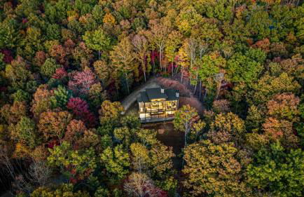 Honeysuckle Chalet - Luxe Mountain Chalet - Hot Tub, Wi-Fi, Pool Table, Party Deck, Fire Pit - 15 mins to Blue Ridge! - Foto 70