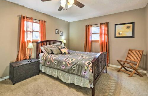 Holiday Island Home: Hot Tub & Wood Stove! - Foto 19