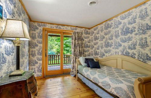 Spacious Villa Rental with a Pool for a Large Group near Catskill Mountains, New York - Photo 36
