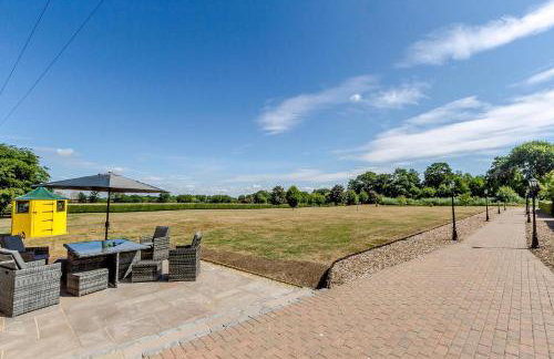 Cottage In Norfolk Sleeps 23 - Private Pool, Fishing Lake, Hot Tub Ref 99008Sc - Foto 20