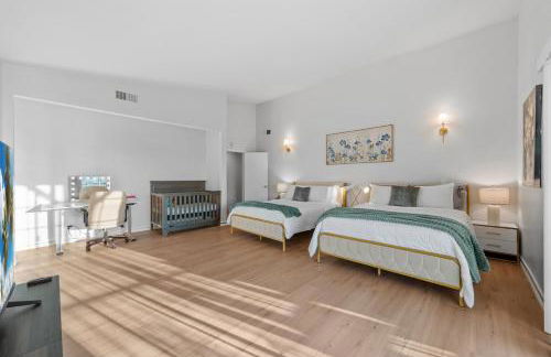 Entire Private Home with 4 Bedrooms 2 Bathrooms, Pool, View, 4 Parking, King Bed, Big Yard, Available Now - Foto 9