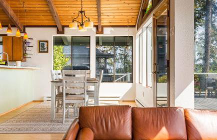 Whidbey Island Waterfront Home With Hot Tub & Sunset Views Saratoga Vista by Avantstay - Foto 16