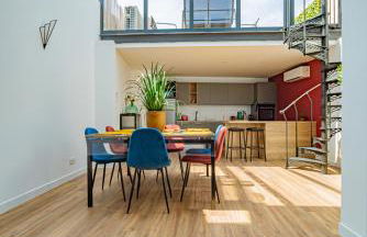 Playroom XXL Loft LOVE Room avec Espace spa Terrasse vue sur les toits Salle de jeux pour adultes Libourne centre 10 min de St Emilion Proche Bordeaux - Foto 17