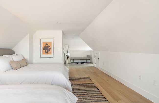 Modern Retreat w/ Pool, Guest House & Deck Lounge Henley by Avantstay - Foto 29