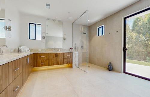 Stunning Modern Home with Mountain Views and Private Pool, Spa and Grill Dog ok - Foto 18