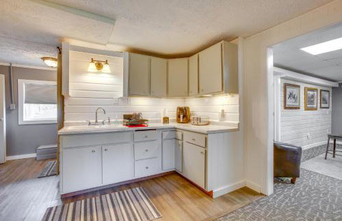 Charming Lake Ann Apartment - Walkable Location! - Foto 10