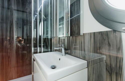 Wasserapartment Cityport - Schwimmende Ferienwohnung - Foto 18