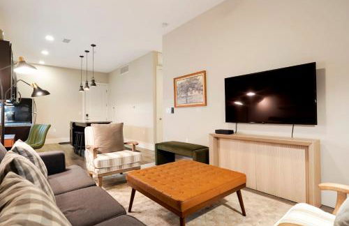 Unbeatable Location Golden Condo - Walk Everywhere - Photo 11