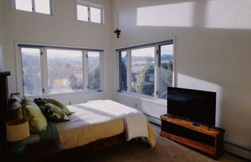 Charming, Spacious, Contemporary Mountain Retreat - Foto 15