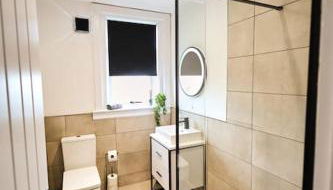 Modern 3 Bedroom Apartment - Photo 3