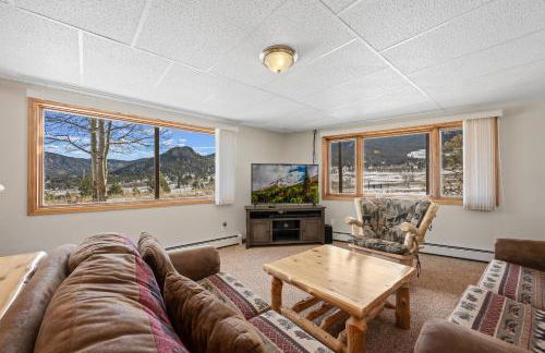 Lily Mountain Lodge - Amazing Mountains Views, Private Hot Tub, Great Location - Foto 9