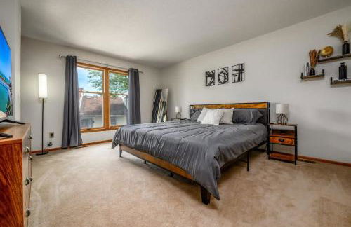 Quiet 2-Bedroom Condo with Garage and Fast Wi-Fi - Foto 4