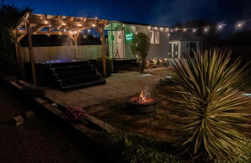 East Sussex Manor - Sleeps 12 - Hot Tub & Parking - Foto 41