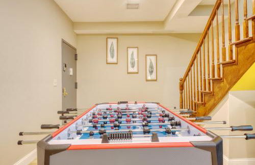 Cherry Suites 2BR Apt w W D Arcade Machine - Foto 18