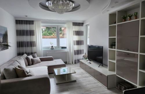 Moderne Wohnug mit Terrasse - Foto 1