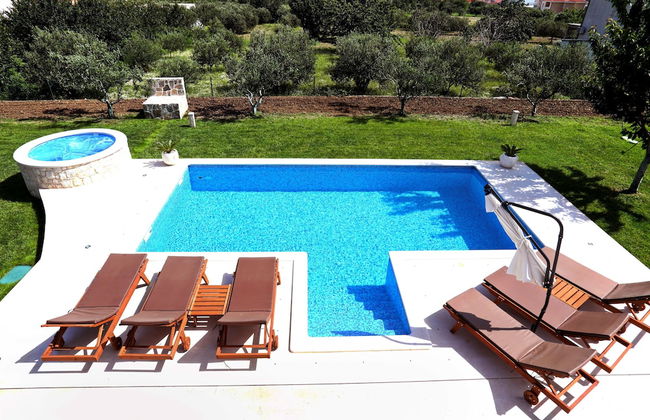 Luxury Secluded Villa w. Pool, Jacuzzi and Garden - Photo 42