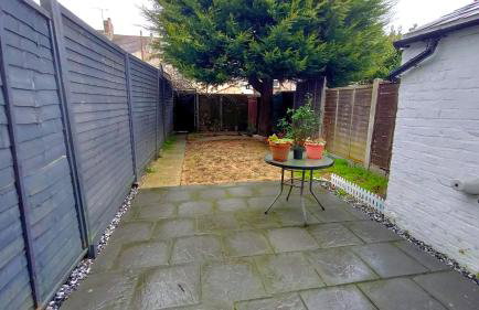 Comfortable Home Away From Home - Photo 35