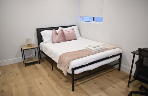 Luxe Ensuite in Shared Home-Minutes to USC - Photo 1