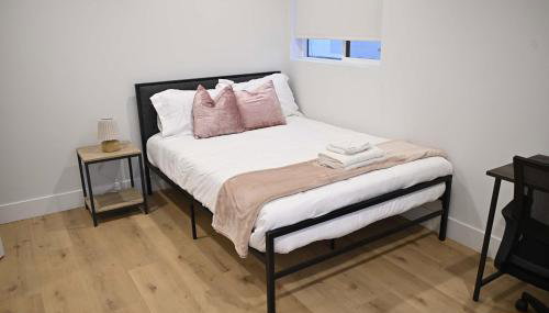 Luxe Ensuite in Shared Home-Minutes to USC - Photo 1