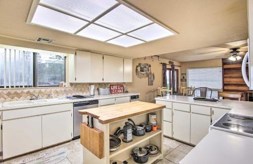 Lakefront Home with Private Beach Access! - Foto 8