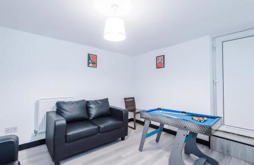 Spacious 5 bedroom house near Leeds City Centre sleeps 12 suits contractors with free parking - Foto 43