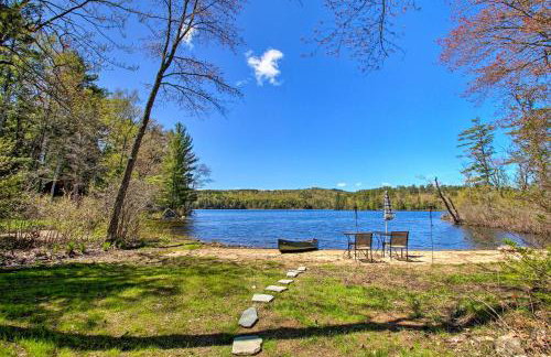 Lakefront Meredith Home: Private Beach & Fire Pit! - Foto 20