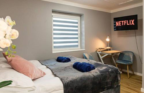 Detached 2 Bedroom House - 10 minute's walk to Town Centre - Free Parking, Fast Wifi and Smart TVs by Tejza Property - Photo 12