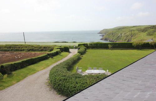 Spacious seaside family house in Aberdaron with large garden and stunning sea views - Photo 23