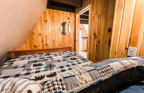 Whispering Waters, Hocking Hills, Hot Tub, Pond - Photo 4