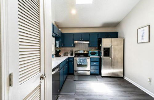 Beach Retreat with Backyard Flair and Yard Games - Foto 18