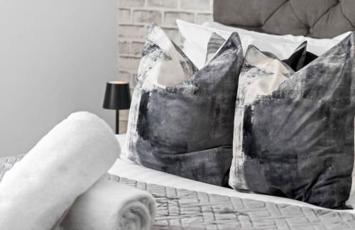 Spacious 5 Bedroom & 5 Bathrooms House - Garden - Parking - Netflix 376MW - Foto 60