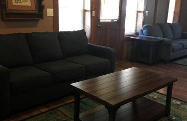 Gorgeous Vacation Cabin for Groups with Stylish Interior near Huntington, West Virginia - Foto 6