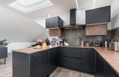 Stunning Penthouse-Style 2-Bed Uxbridge - Photo 8