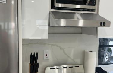 Transit-Friendly Flamingo Park Hideaway - Foto 40