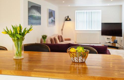 Luxe Detached 3 Bed Luxe House on Exclusive Private Estate Close to Coast Free Hot Tub Sleeps 6 Private Parking for 2 Cars - Photo 59