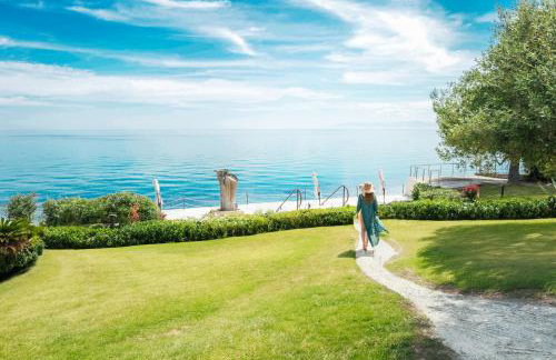 Iconic PRIVE beachfront villa Mola Kaliva - Foto 3