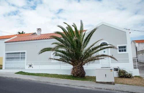 Seaside Azores Villa with natural pool, terrace & barbecue - Photo 3