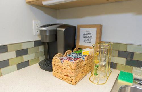 Charming and Cozy 1 Bedroom 1 Bathroom Guest Suite in Silverlake - Foto 3