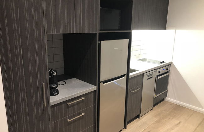 Timber Door Luxury Accommodation Geelong - Photo 11