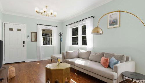 Bright & Spacious 3BR Cottage Minutes to DC - Foto 2