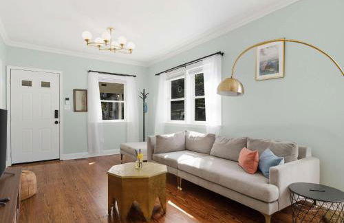 Bright & Spacious 3BR Cottage Minutes to DC - Foto 2