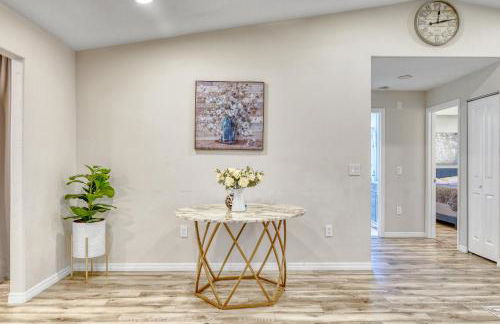 10 sleeps 3bd 2bth house Hot tub free parking - Foto 14