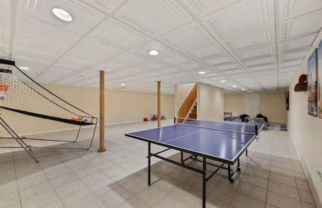 Elegant Spring Stay on Peaceful Retreat - Photo 13