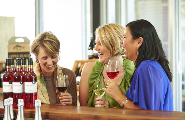 Vineyard Cottage at Upper Reach Winery - Foto 13