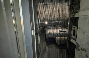 Artsy Retreat - Sleeps 6 Free Parking & Balcony - Photo 37