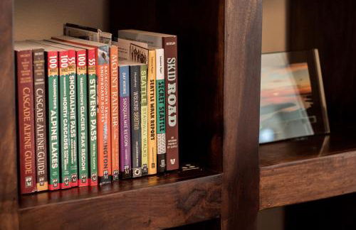 Waterfront Spacious 1BR, Den Walk to Pike Place - Photo 38