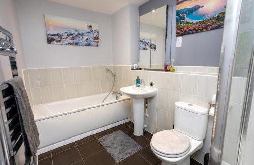 Vista Verde - Luxury City Penthouse 2BR - Sleeps up to 6 - Parking - Photo 51