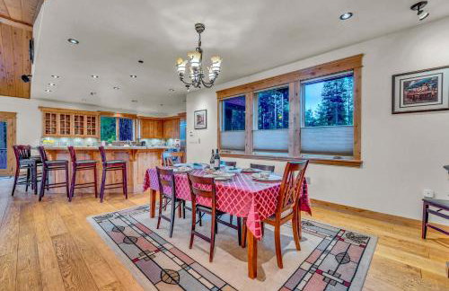 Tahoe Island Retreat Hot Tub & Game Room - Foto 11
