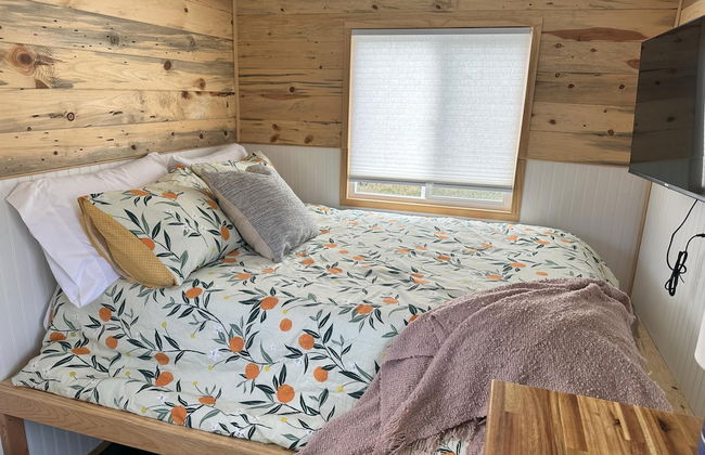 Enchanting Getaway: Farmhouse and Tiny House Duo - Foto 19